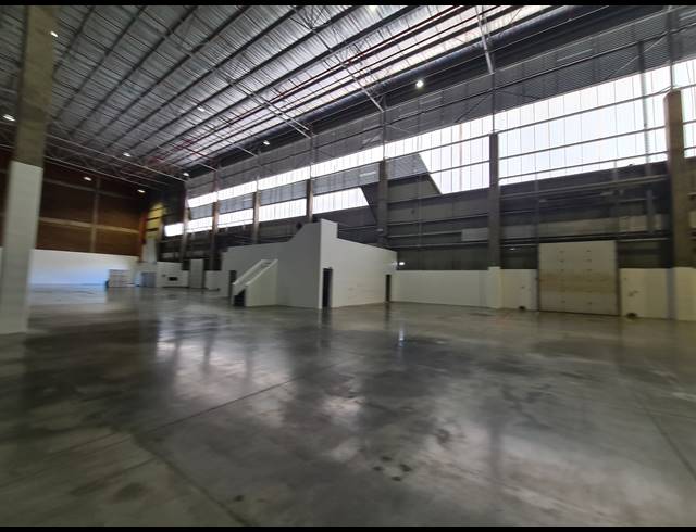 3,951M² WAREHOUSE TO LET IN HALFWAY GARDENS